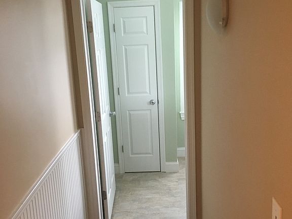 Hall to 2nd Floor Bath