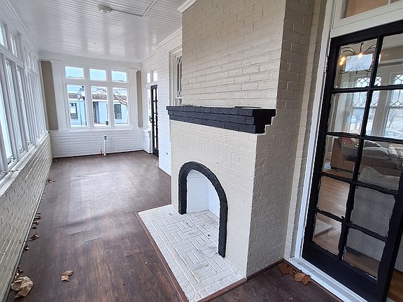 2nd image of 114 35th St #2