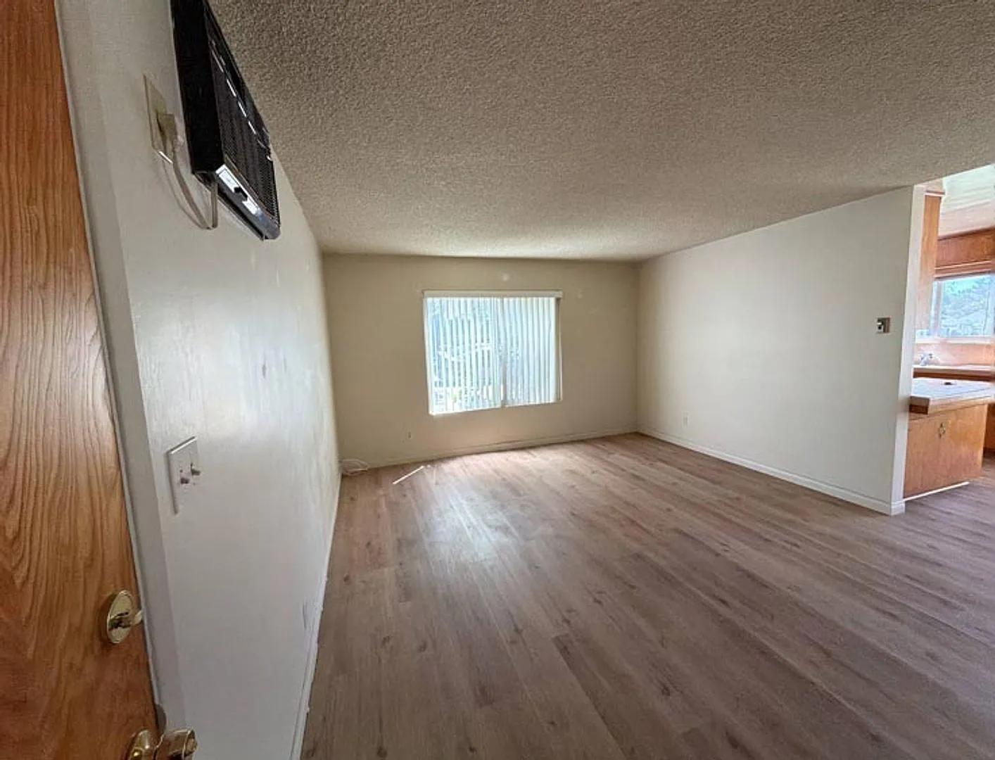 215 N Myrtle Ave — Photo 3