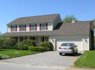37 Stonegate Dr, Portsmouth, RI 02871