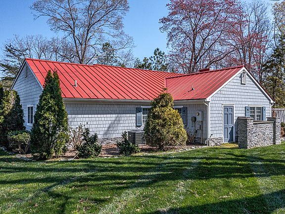 5th image of 135 Currell Cove Ln