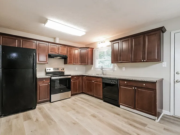 1695 Lawrenceville Suwanee Rd — Photo 10
