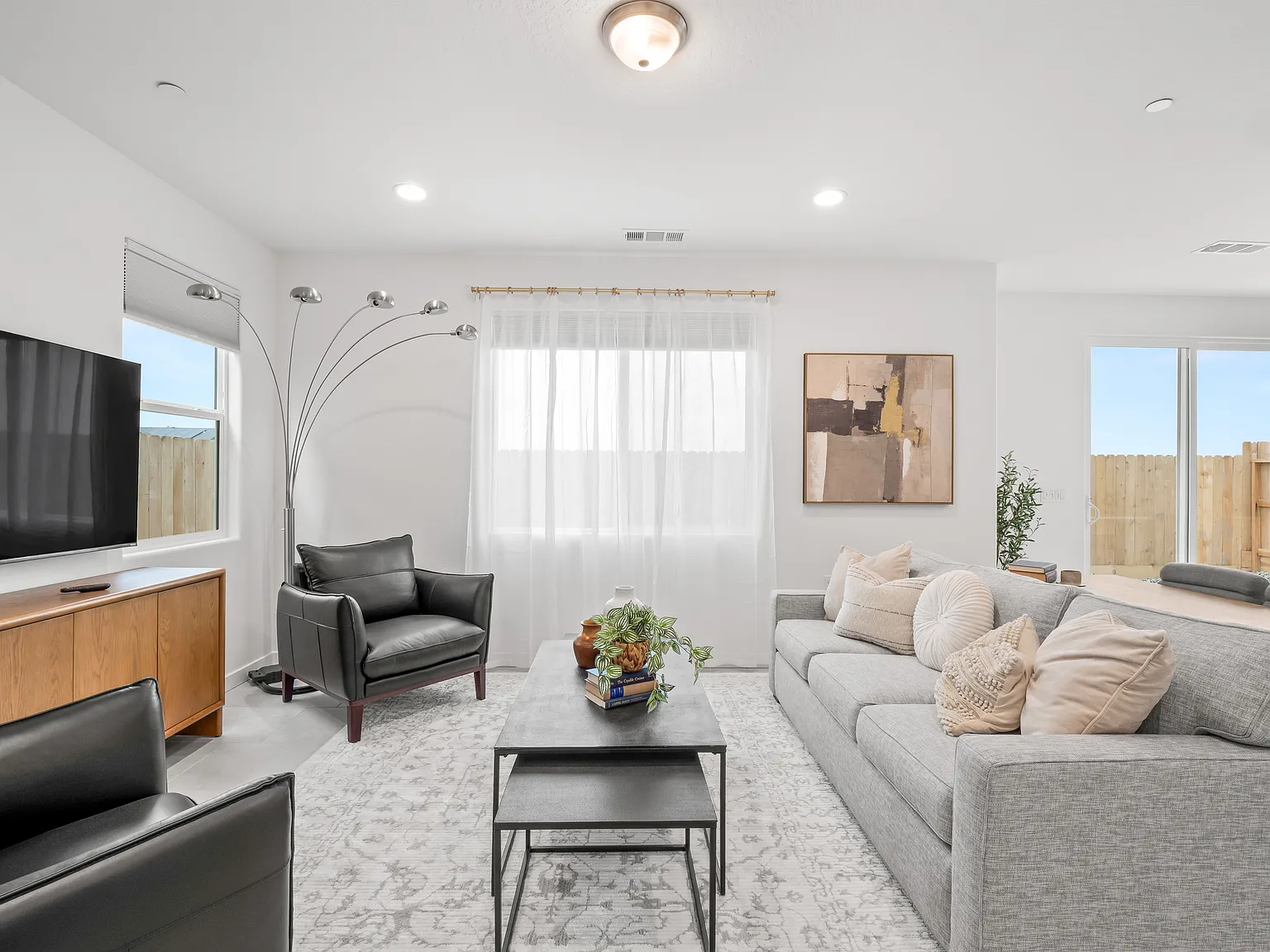 2882 E Tierra Dr — Photo 2
