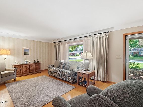 5th image of 1020 Gustin Ave