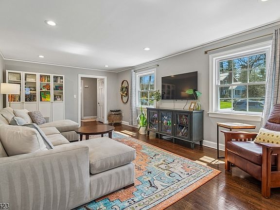 5th image of 14 Edgewood Rd