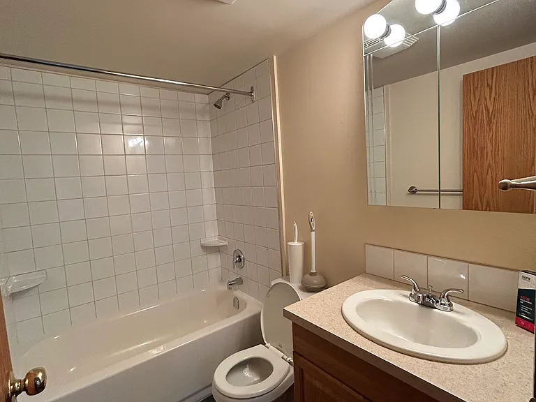 129 Centre St S #1 — Photo 15