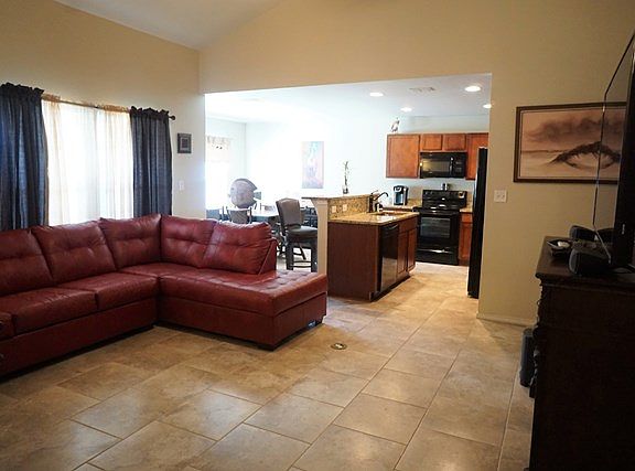 4th image of 130 Treasure St