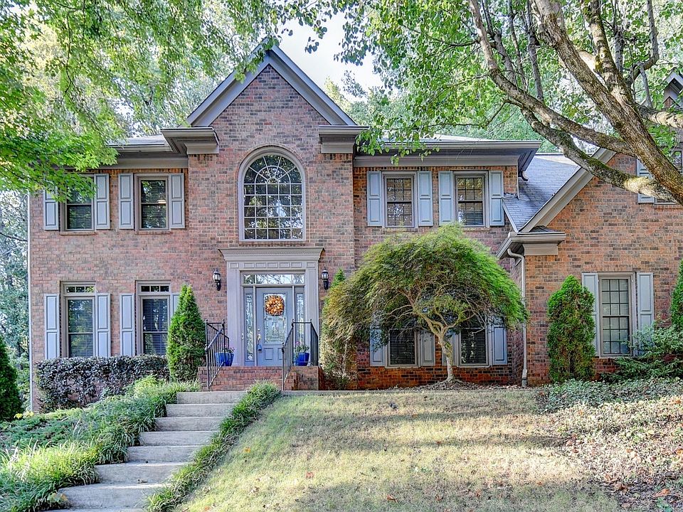 1st image of 2492 Woodcrest Ct