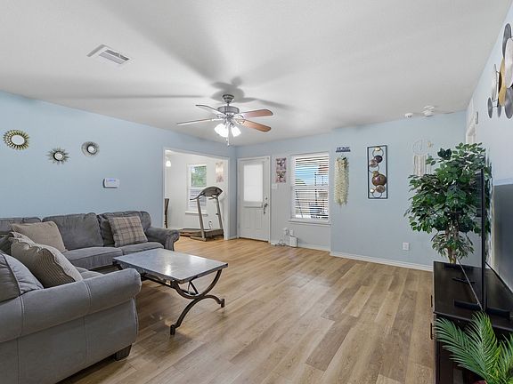 5th image of 1502 SE 19th Ave