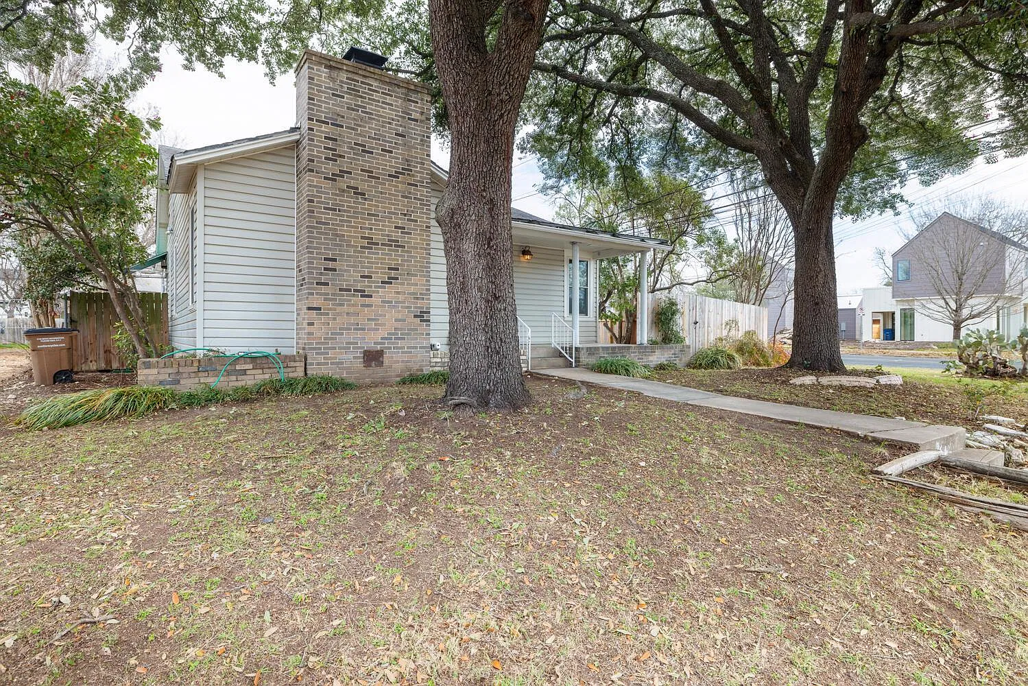 3 bed, 2.0 bath, 1400 sqft, $3,250 — Photo 2