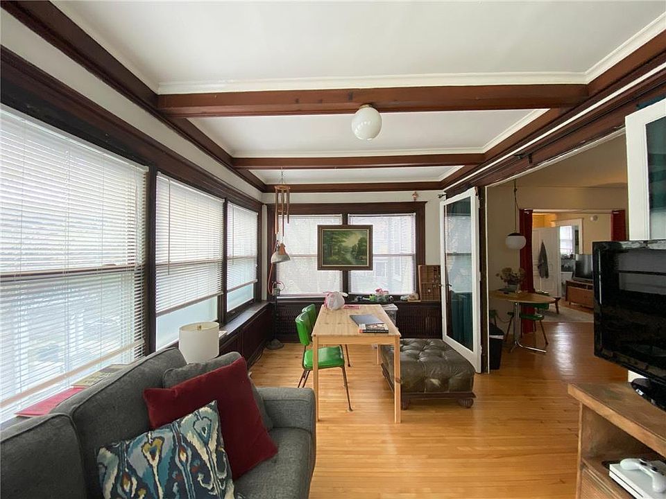 2nd Bedroom/Sunroom