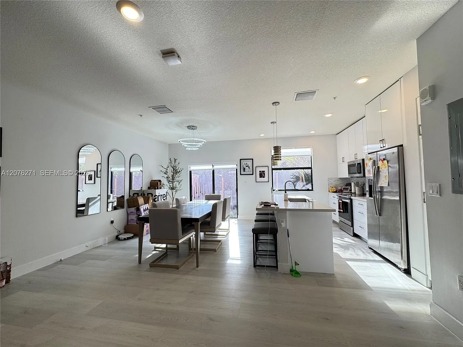 3 bed, 2.5 bath, 1425 sqft, $3,800 — Photo 2