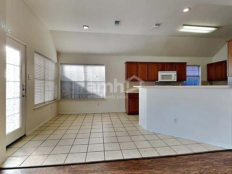 4820 Davy Crockett Trl — Photo 5