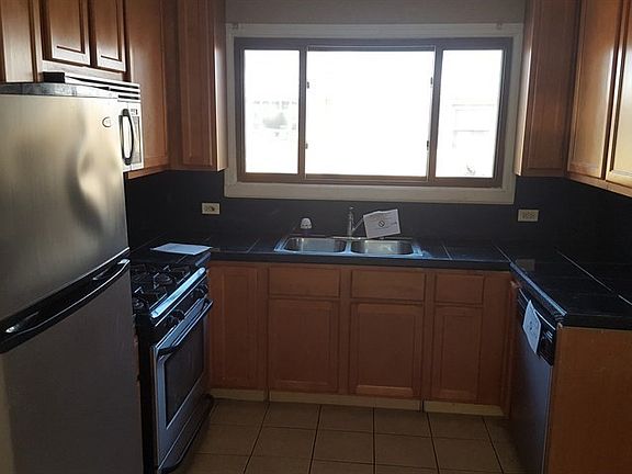 3rd image of 12548 S Honore St