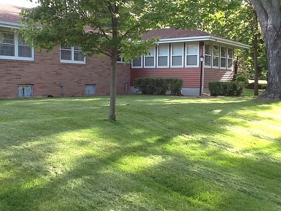 2nd image of 416 11th St SE