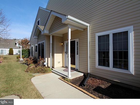 3rd image of 227 Gladstone Way