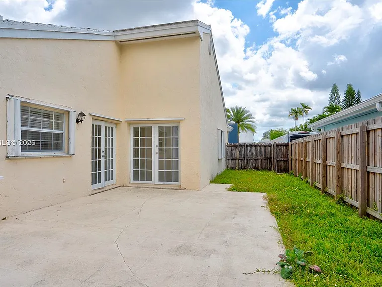 6410 SW 112th Pl — Photo 3