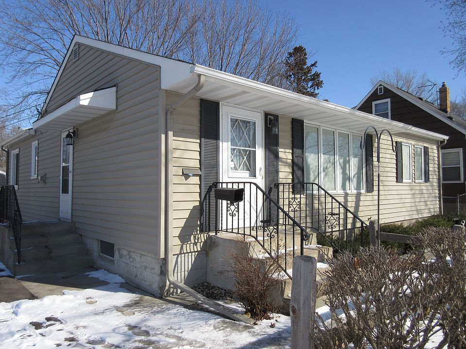 2nd image of 2695 15th Ave E