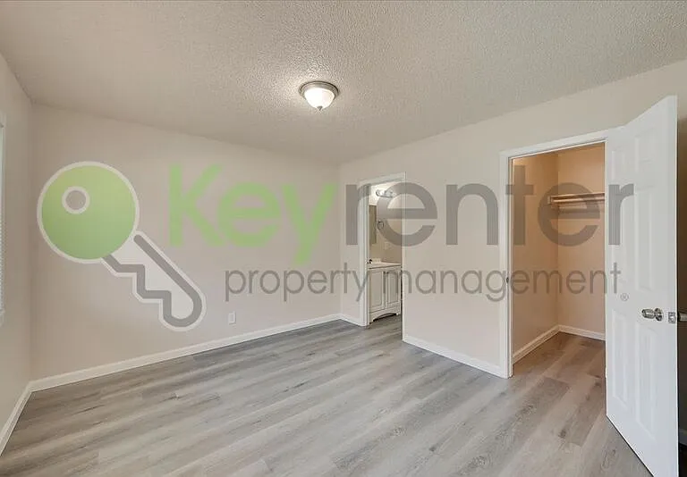 1071 Santiago Ave #6 — Photo 54
