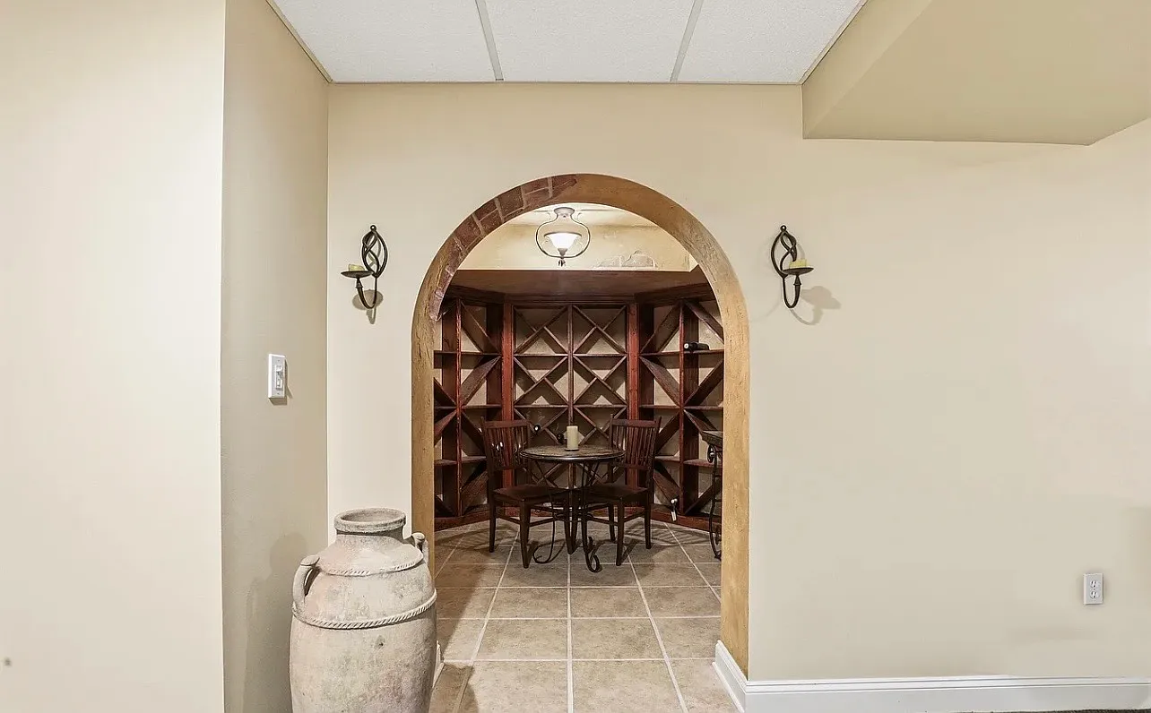 4 bed, 2940 sqft, $5,500 — Photo 4