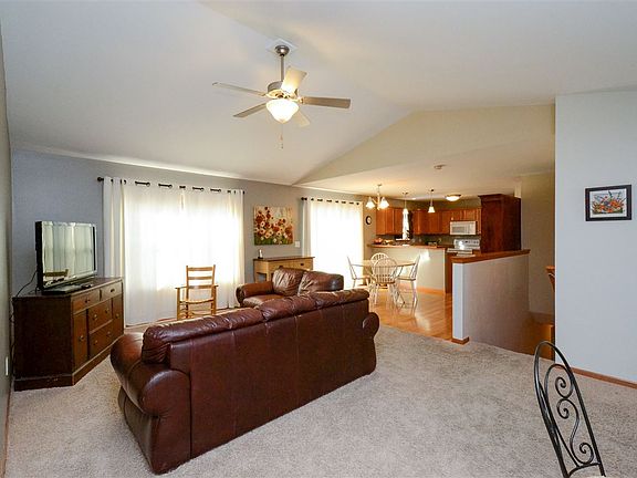 3rd image of 275 Cattail Ln