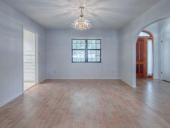 3rd image of 1619 Woodland Ln