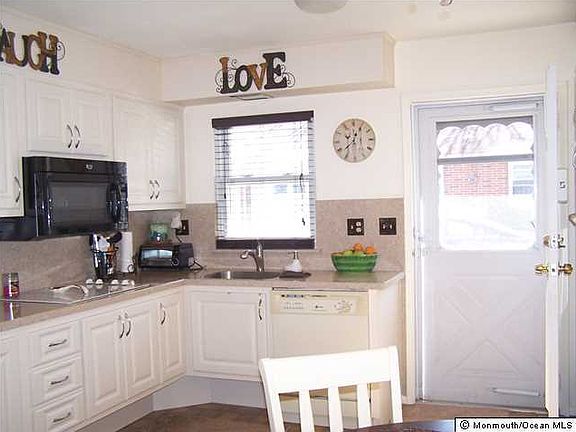 3rd image of 156 Gramercy Court #C