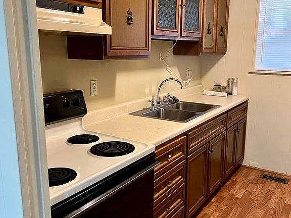 3rd image of 1730C Upper Ridgewood Blvd