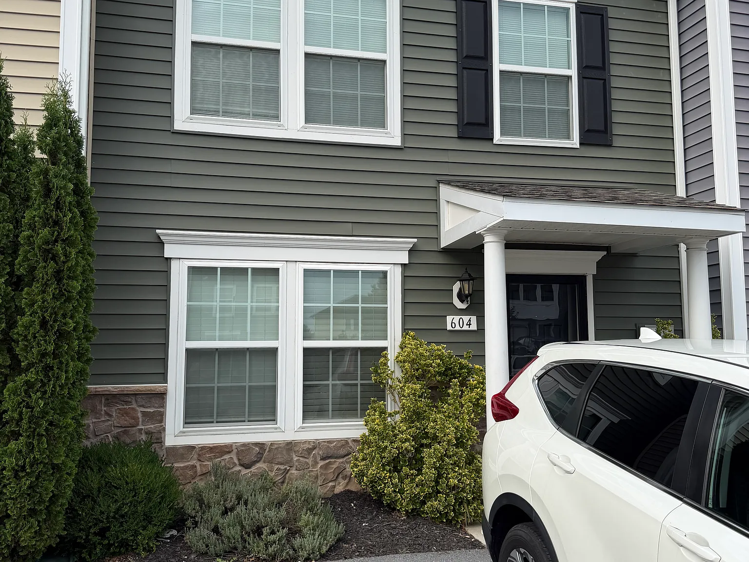 3 bed, 1504 sqft, $2,000 — Photo 1
