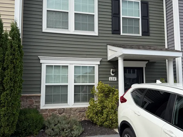 604 Thumper Dr, Ranson, WV 25438