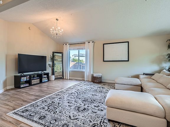 5th image of 5305 NE 70th Cir