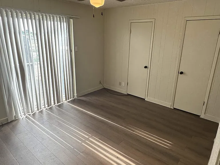 1600 N Sunset St #8 — Photo 5