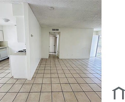 5th image of 2261 N Chestnut Ave #101