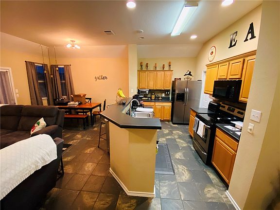 4th image of 200 Holmstrom St