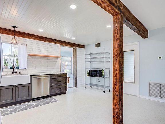5th image of 2306A Black Oak Ln