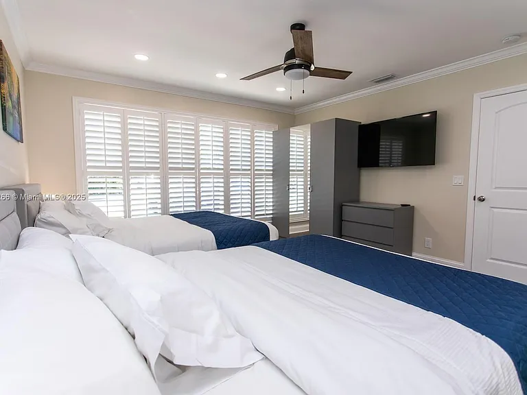 1311 Rodman St — Photo 16