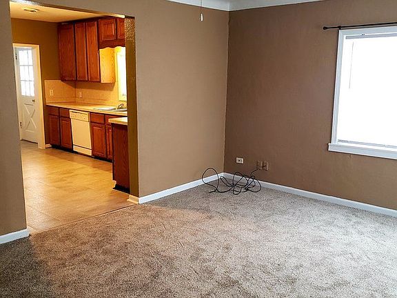 4th image of 653 Weston St