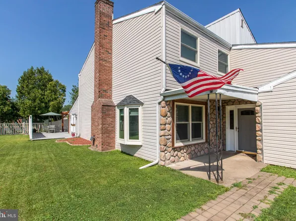 68 Pennington Ln, Quakertown, PA 18951