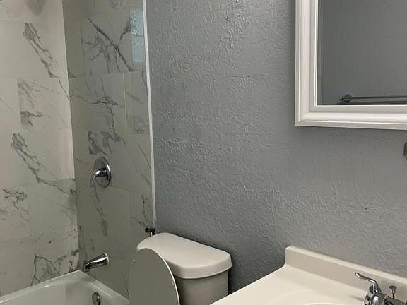 5th image of 404 1/2 NW Columbia Ave APT B