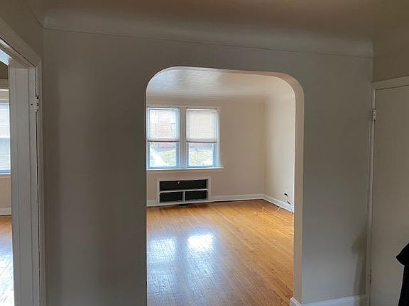 5th image of 7235 Dartmouth Ave APT 1E