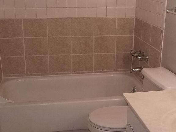 Upstairs main bathroom