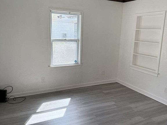 5th image of 4762 CAMBRIDGE Road