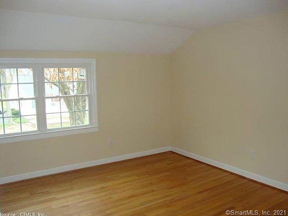 4th image of 14 Redbud Ln