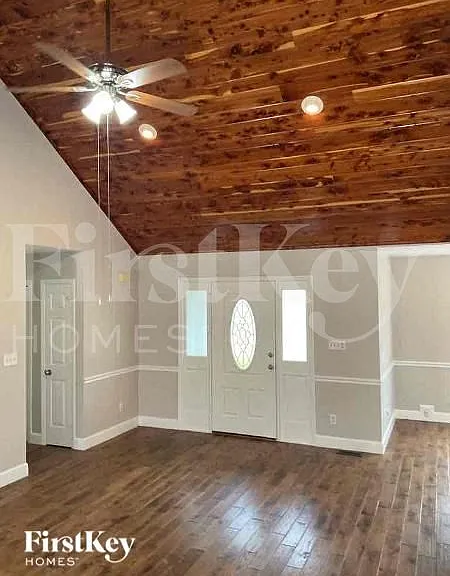 7815 Pinetuck Ln — Photo 3