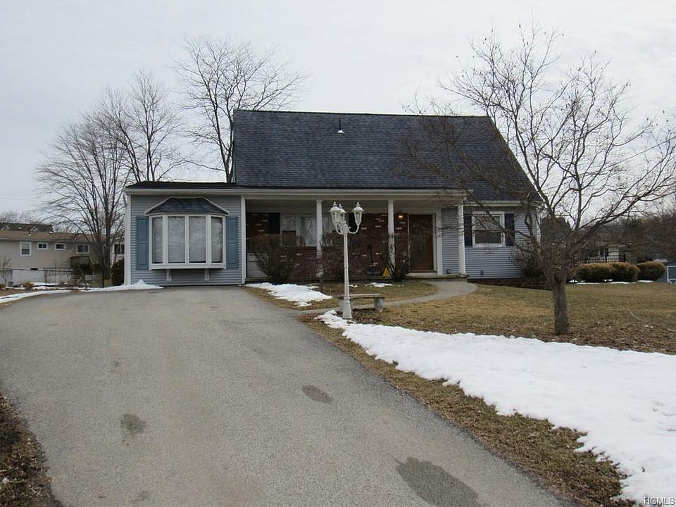 1st image of 9 Evergreen Ln