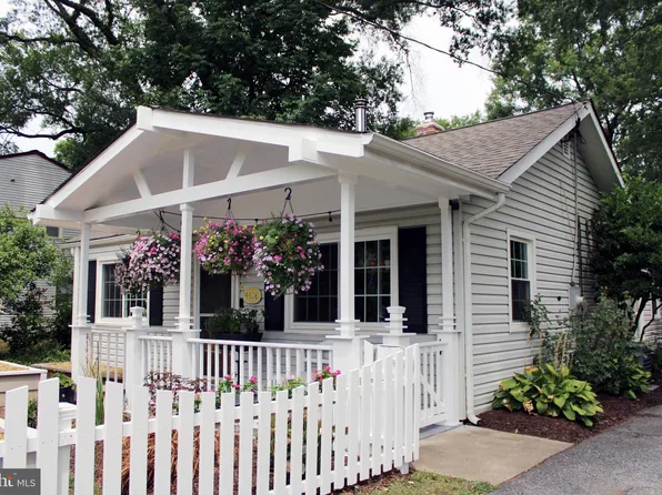 4806 Longfellow St, Riverdale, MD 20737