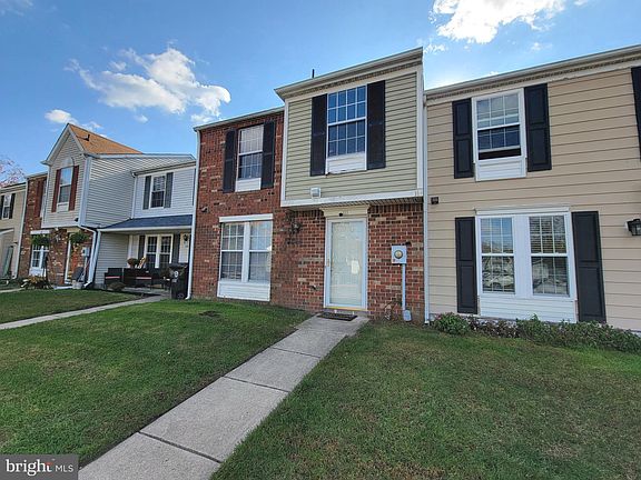 2nd image of 111 Villa Knoll Ct