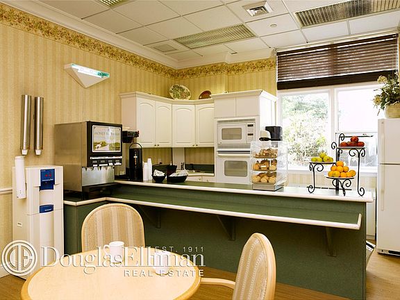 5th image of 100 Peninsula Blvd