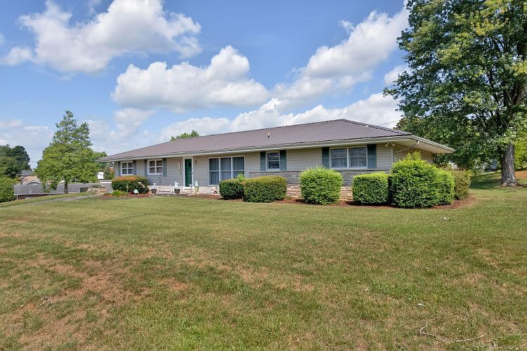 1st image of 332 Oak Dr
