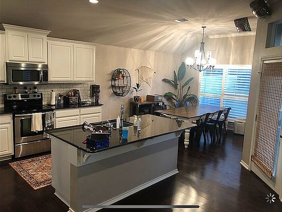 4th image of 3917 Caroline Ln